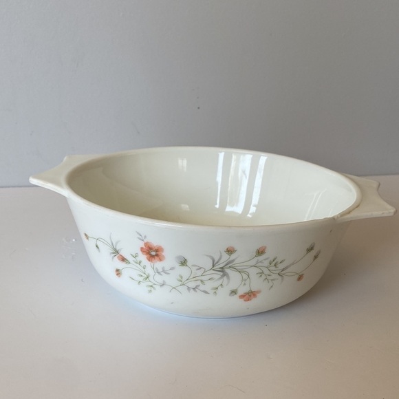 VINTAGE Pyrex floral "Emily Spring Garden" casserole dish - Picture 11 of 13
